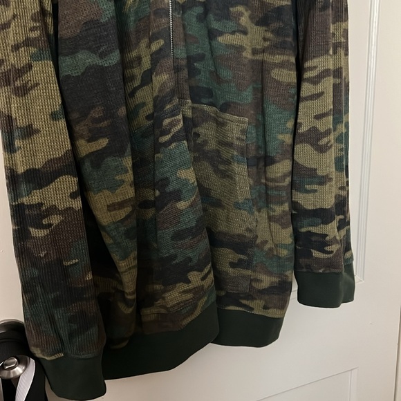 PJ mark camo sweater size: XXL - Picture 3 of 7